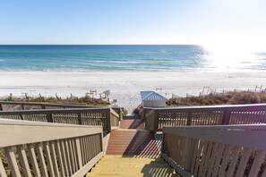 Sun-loungers, beach towels - Beach Please Condo Beach View (Rosemary Beach)