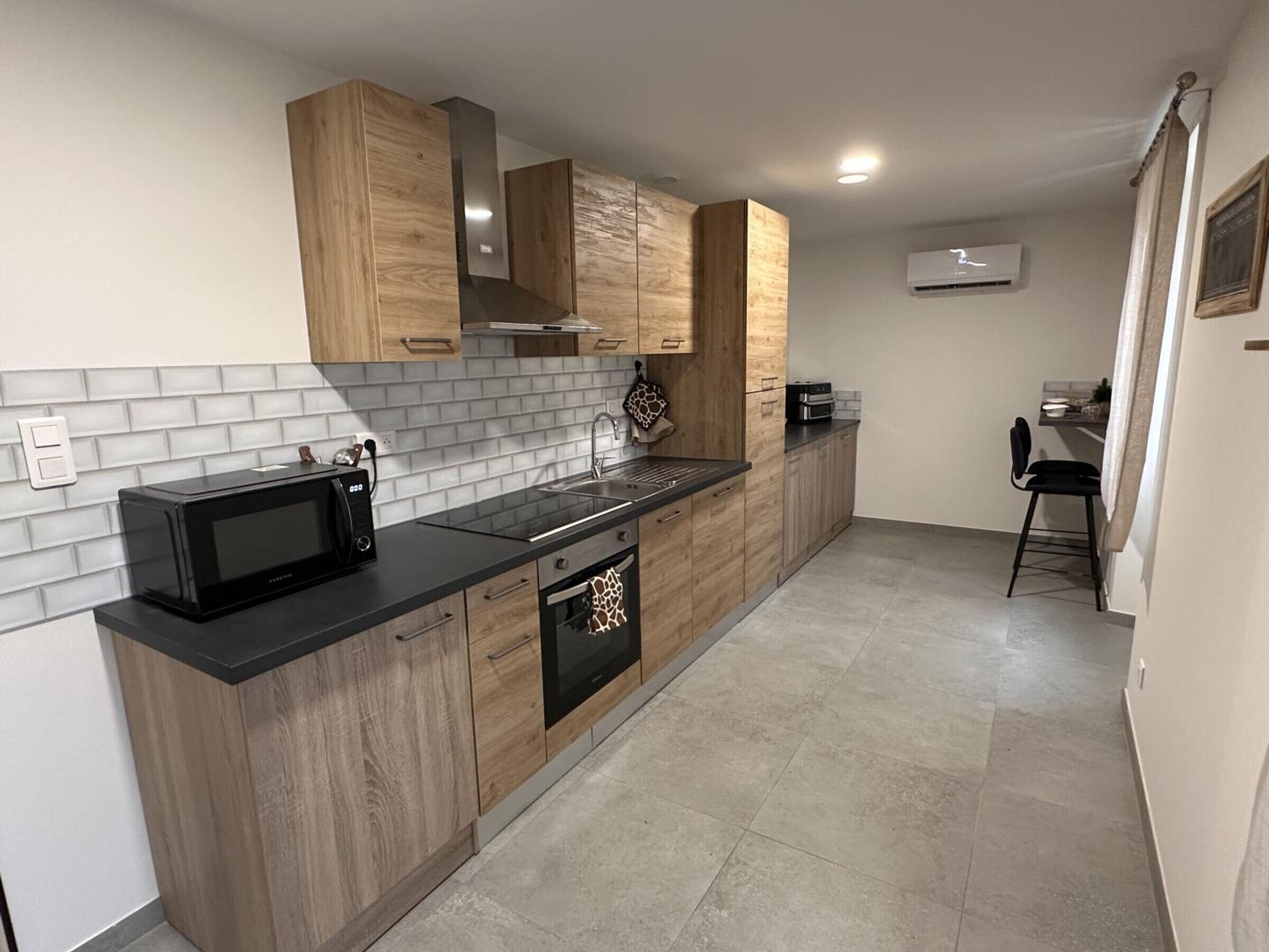 Kylskåp, mikrovågsugn och diskmaskin