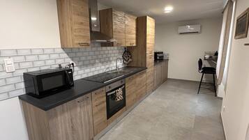 Kylskåp, mikrovågsugn och diskmaskin