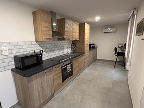 Kylskåp, mikrovågsugn och diskmaskin