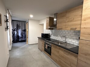 Kühlschrank, Mikrowelle, Geschirrspüler