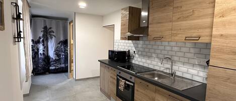 Réfrigérateur, micro-ondes, lave-vaisselle