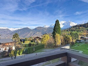 Property grounds - Elegant 4-bedroom apartment - Combloux, near Mont Blanc (Combloux)