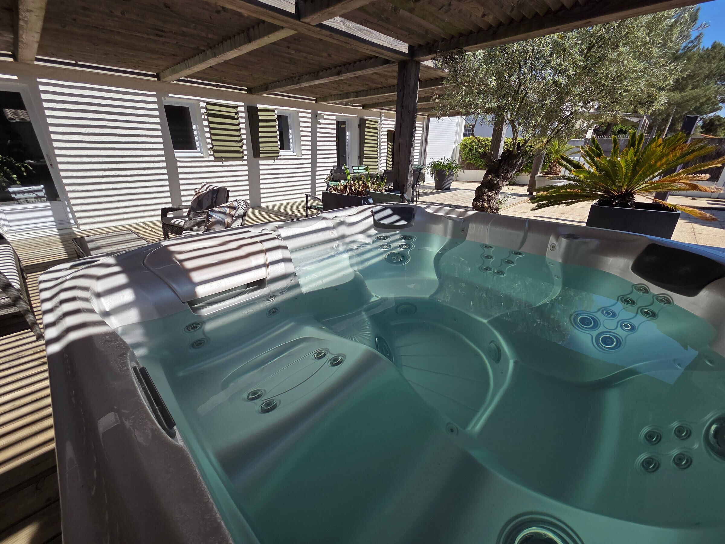Outdoor spa tub