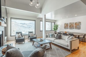 Smart-TV, Kamin, Tischfußball
