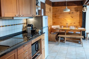 Apartment | Private kitchen - 1bdr/4p Apartment With Balcony and Parking- Megeve (Megeve)