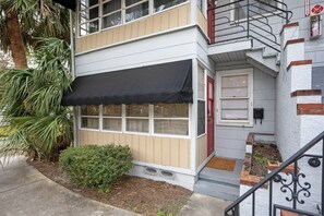 Exterior detail - 2 bed + Office with Large Backyard at Crescent Lake park (St. Petersburg)