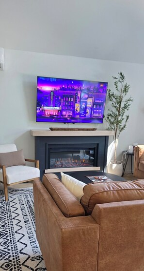 TV, fireplace - 2-bedroom 1 loft cabin in delightful Cle Elum with cozy fireplace sleeps 6-7 (Cle Elum)
