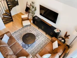 TV, fireplace - 2-bedroom 1 loft cabin in delightful Cle Elum with cozy fireplace sleeps 6-7 (Cle Elum)