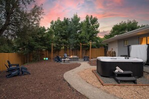Terrace/patio - Stunning 5 BD Retreat! Close to DT Denver! Sleeps 12! Hot tub! Gameroom! (Arvada)