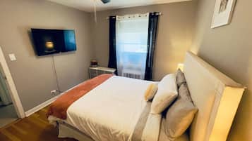 2 bedrooms, desk, iron/ironing board, travel crib