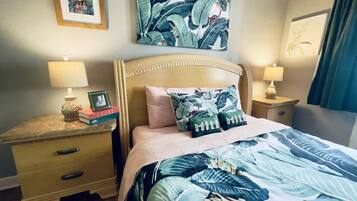 2 bedrooms, desk, WiFi (free)