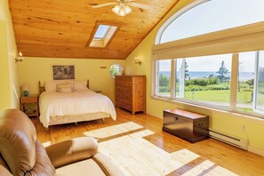 3 bedrooms, bed sheets