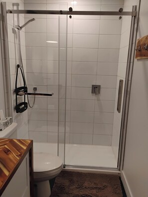 Bruser, hårtørrer, håndklæder, Sæbe