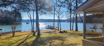 Lakefront Cottage w/ Private Dock, Firepit & Quiet Cove – Trailer Parking
