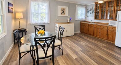 Lakefront Cottage: King Bed, Dock & Screened Porch