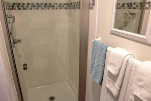 Condo, 1 Double Bed with Sofa bed (Kona Islander Inn#228) | Bathroom - Kona Islander Inn#228 (Kailua-Kona)
