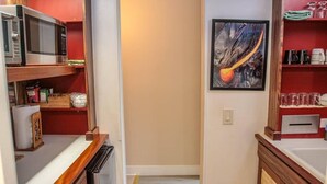 Private kitchen - Kona Islander Inn#228: Located in Downtown Kona! (Kailua-Kona)