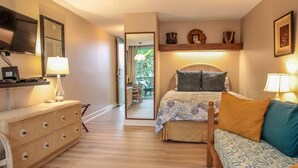 1 bedroom - Kona Islander Inn#228: Located in Downtown Kona! (Kailua-Kona)