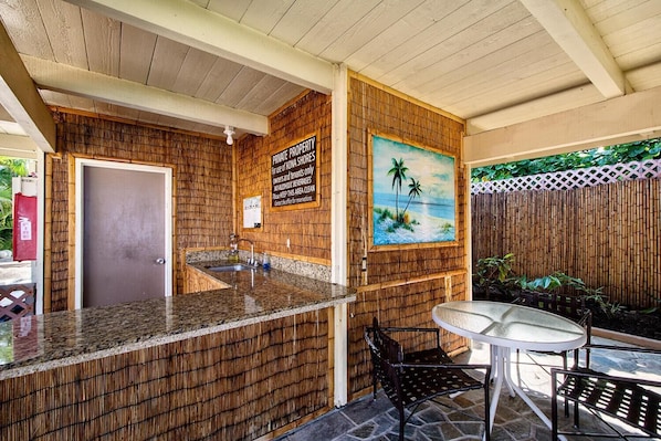 Condo, 1 King Bed (Kona Shores#113: Ground Floor, Remode) | Outdoor dining