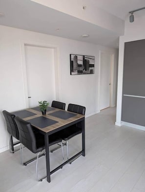 Dining - Modern 2 bedroom condo with AC and Parking (Vancouver)