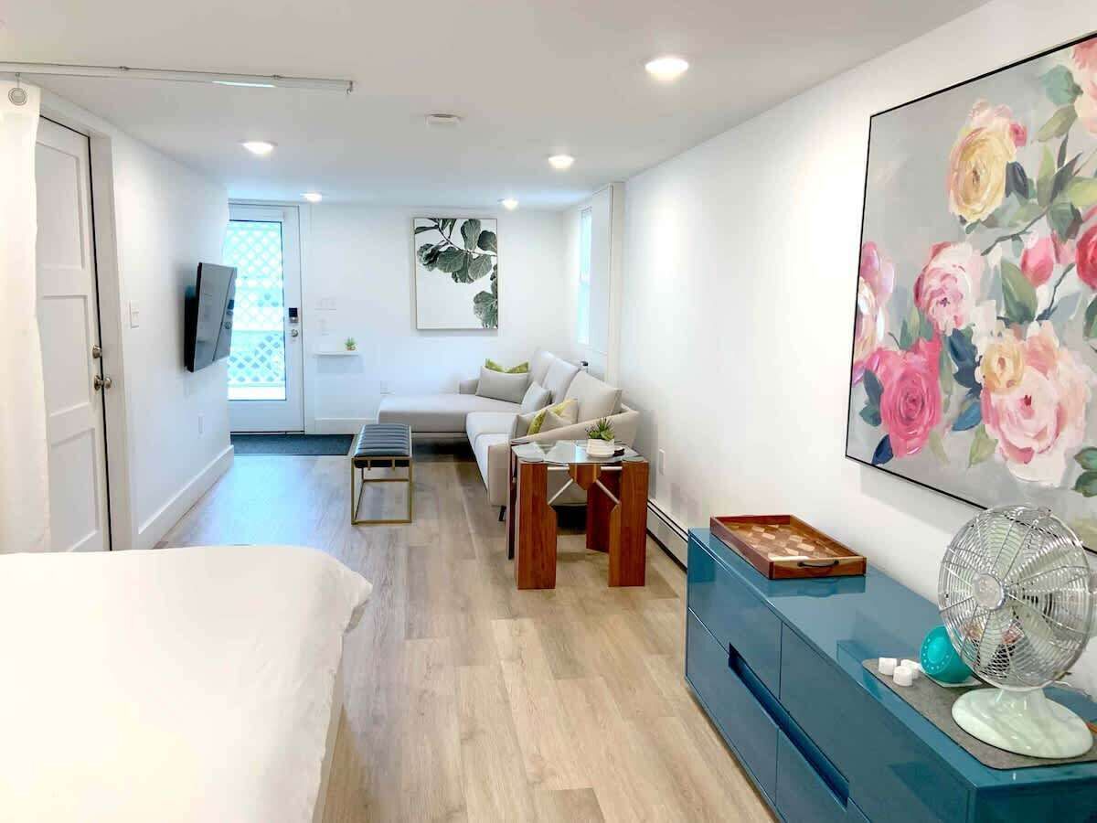 Desk, iron/ironing board, WiFi, bed sheets