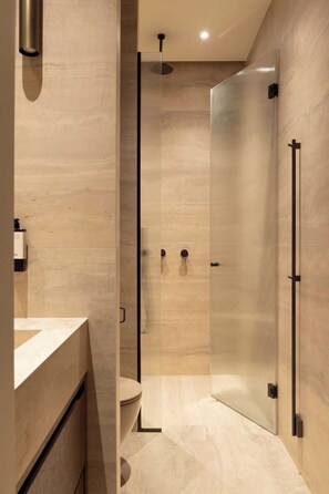 Apartment | Bathroom - Luxury A/C Apt - 6p/3bdr - Arc de Triomphe (Paris)