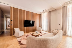 Apartment | Living area - Luxury A/C Apt - 6p/3bdr - Arc de Triomphe (Paris)