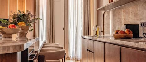 Appartement | Privékeuken | Een koelkast, een oven, een kookplaat, een vaatwasser