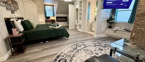 3 habitaciones, escritorio, tabla de planchar con plancha y wifi