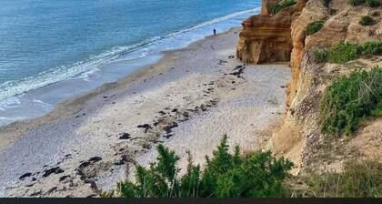 Accommodation facing the sea and close to all amenities