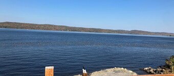 Excellent location for vacation or traveler On Ottawa River