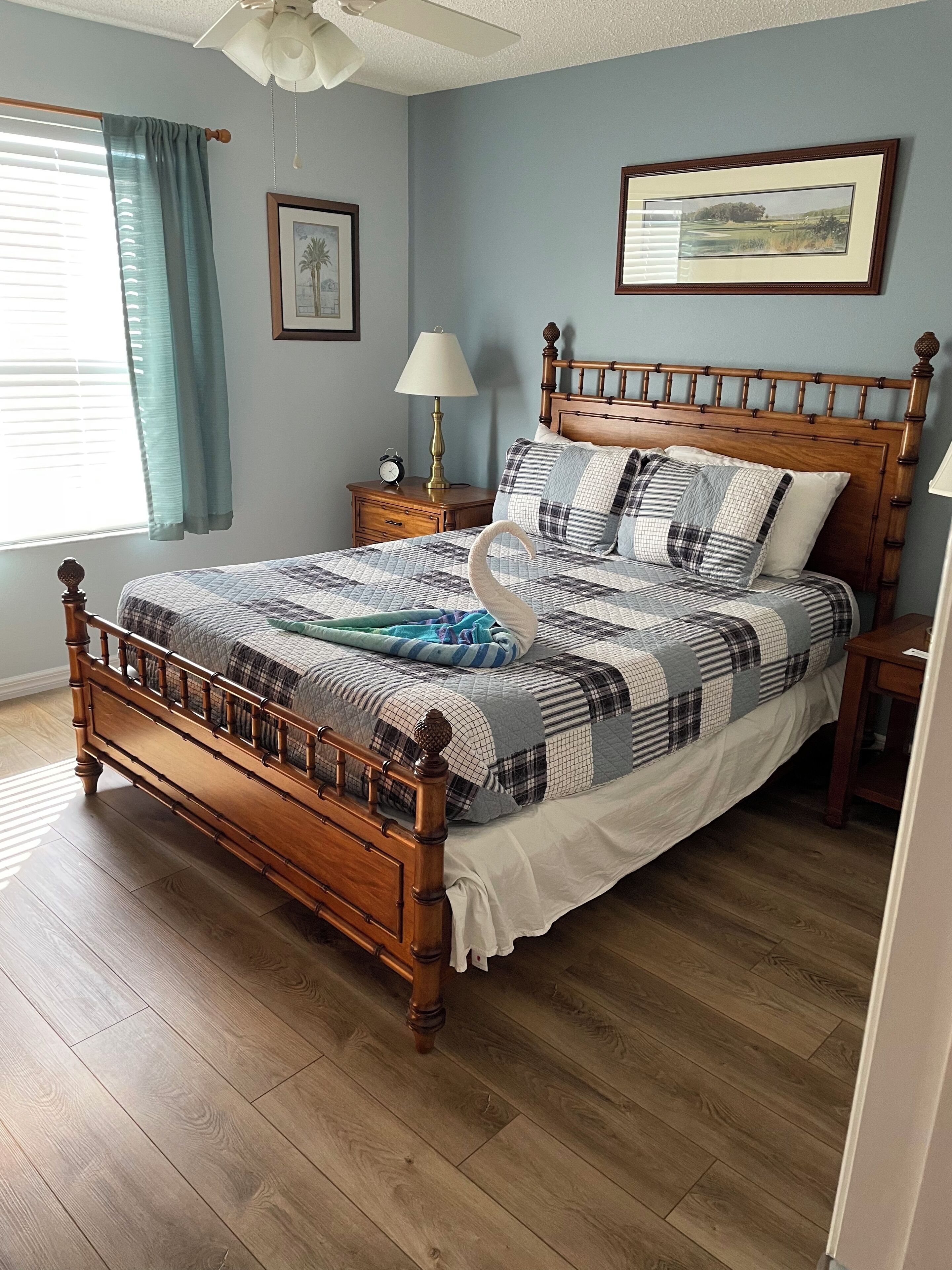 2 bedrooms, iron/ironing board, internet, bed sheets