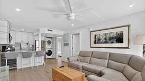 Living area - Naples Pier Condo 123 (Naples)