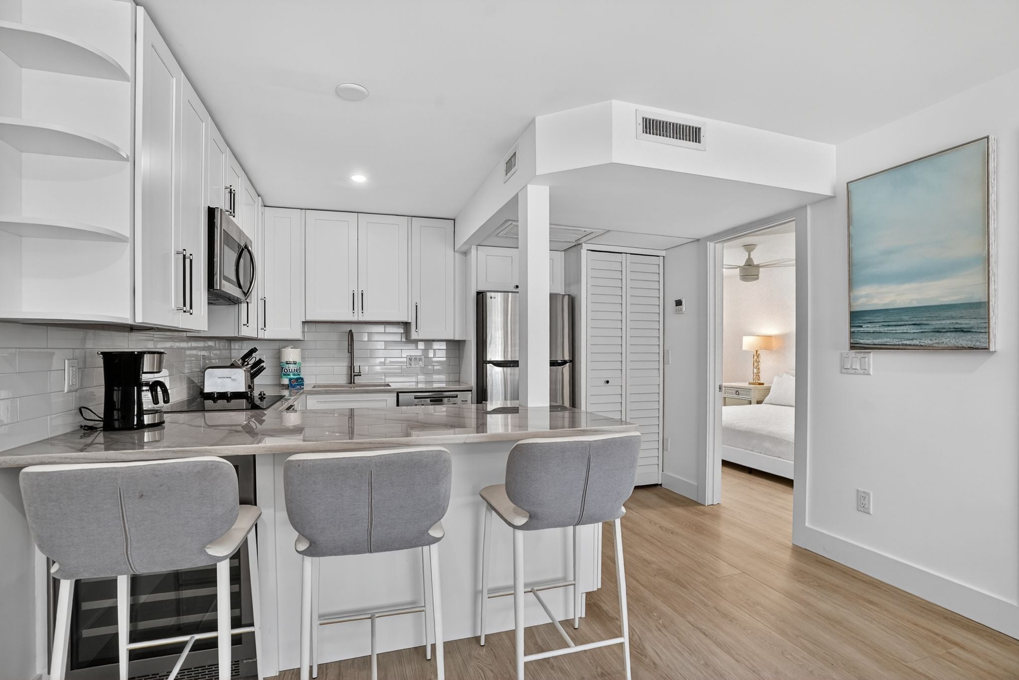 Jääkaappi, uuni, liesi