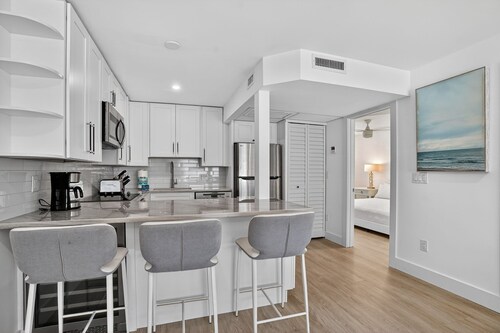 Naples Pier Condo 123