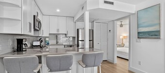 Naples Pier Condo 123