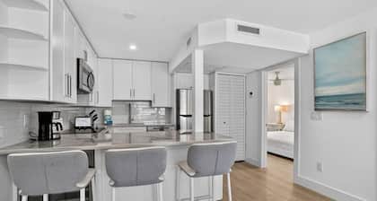 Naples Pier Condo 123