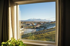Comfort Suite, 1 King Bed with Sofa bed, Ocean View | Premium bedding, Select Comfort beds, blackout curtains, soundproofing - Hotel La Tropilla (Natales)