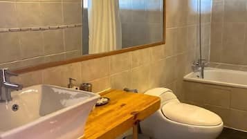 Deluxe Double or Twin Room, Ocean View | Bathroom | Towels, soap, shampoo, toilet paper