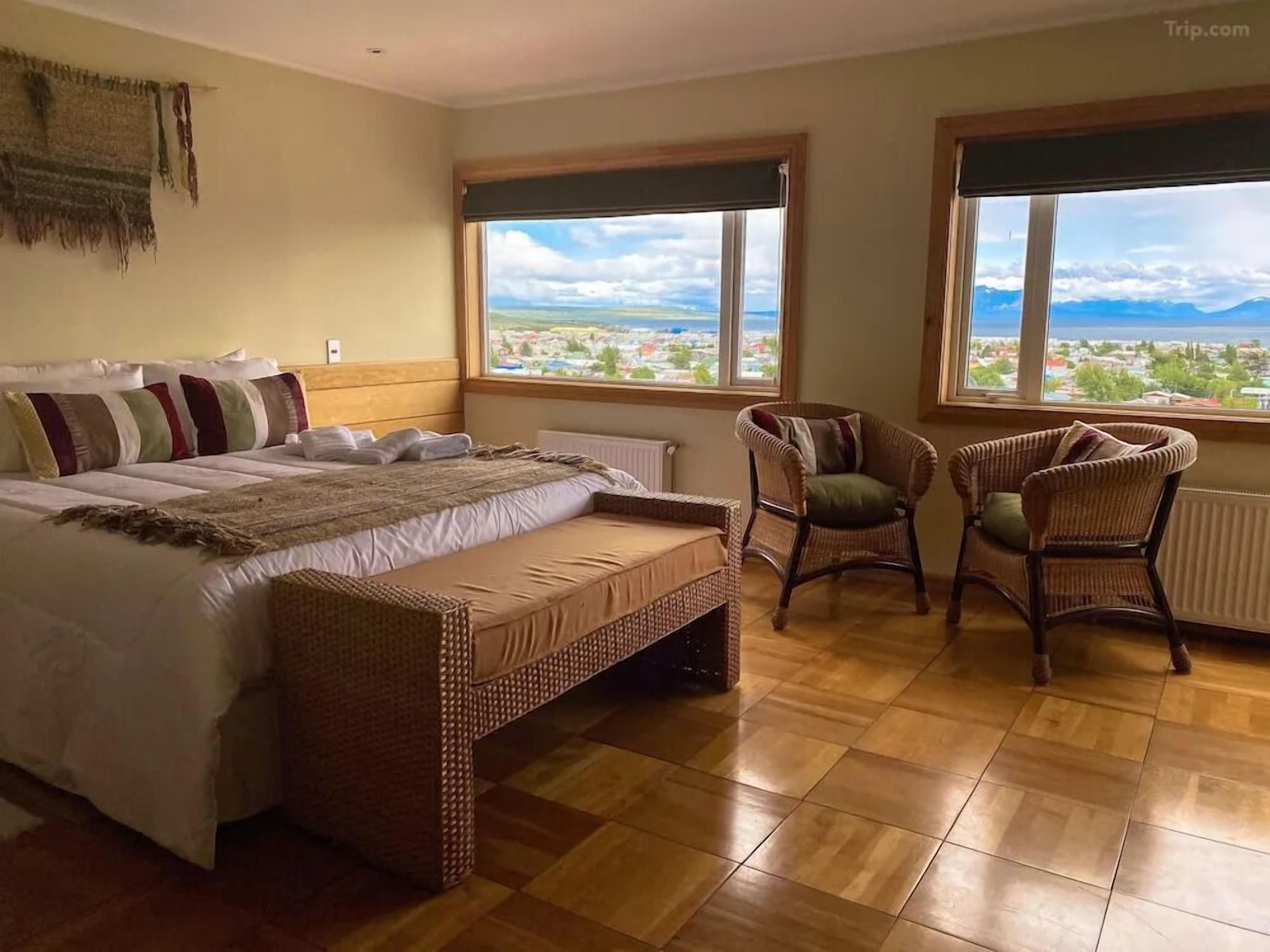 Deluxe Studio Suite, Ocean View | In-room safe, blackout drapes, soundproofing, free WiFi