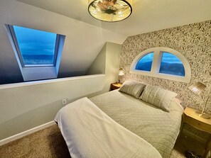 Una scrivania, ferro/asse da stiro, Wi-Fi, lenzuola