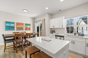 Fridge, microwave, oven, stovetop - New Build close to HPU, Furniture Mrkt & Downtown (High Point)