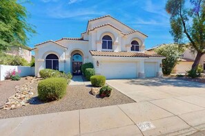Exterior - Putting Green, Heated Pool & Fruit Trees (Scottsdale)