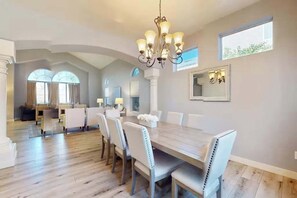 Dining - Putting Green, Heated Pool & Fruit Trees (Scottsdale)