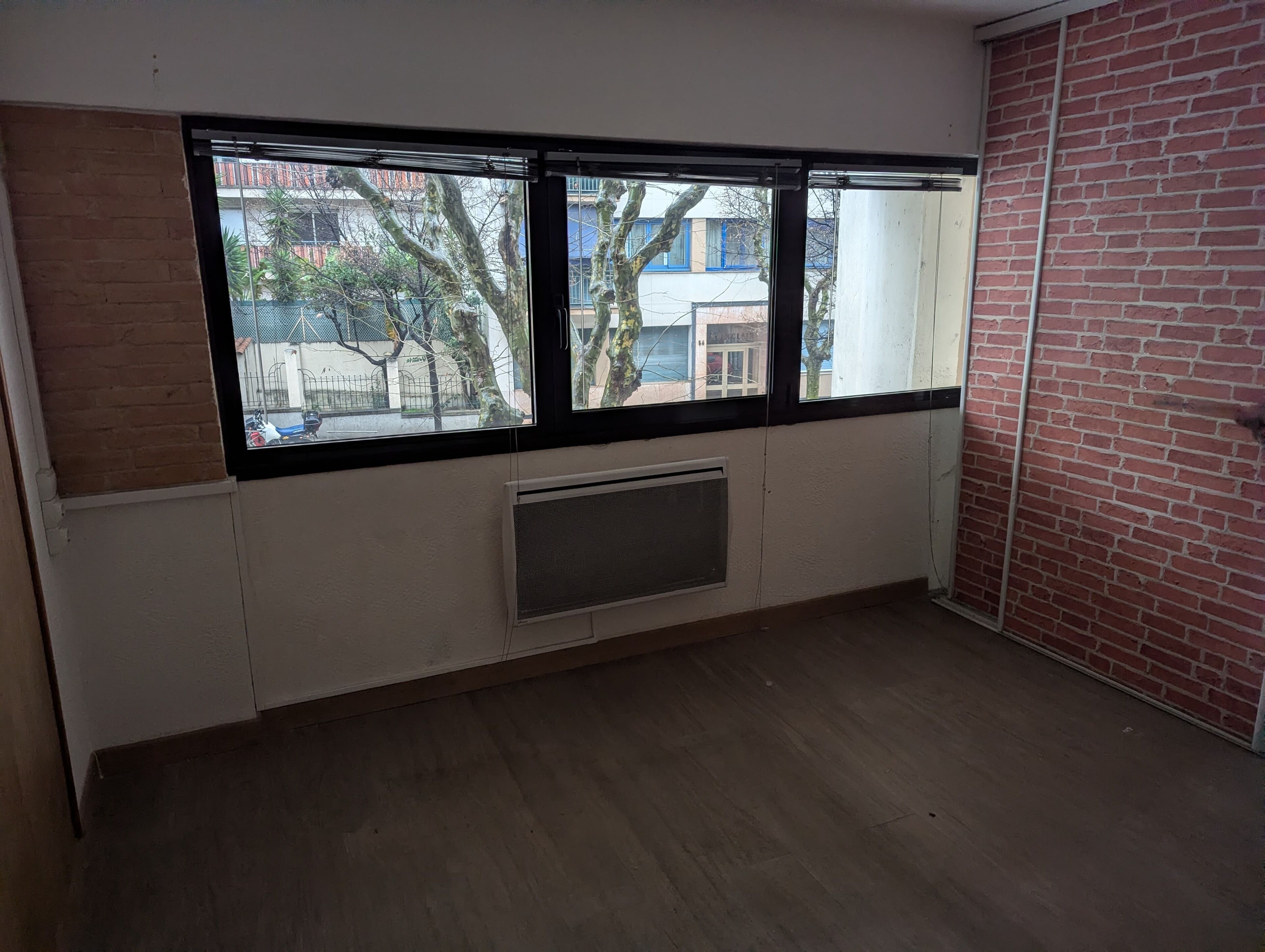 Comfort dubbelrum - utsikt mot staden | Gratis wi-fi, sängkläder och rullstolsanpassning