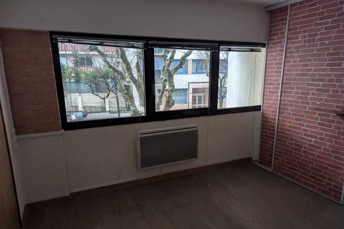 Comfort dubbelrum - utsikt mot staden | Gratis wi-fi, sängkläder och rullstolsanpassning