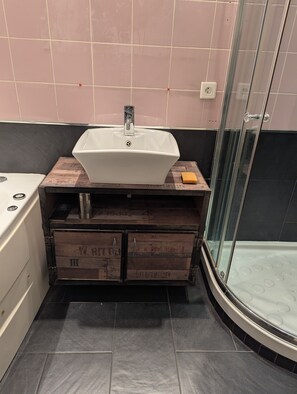 Luxury-Doppelzimmer, Stadtblick | Badezimmer