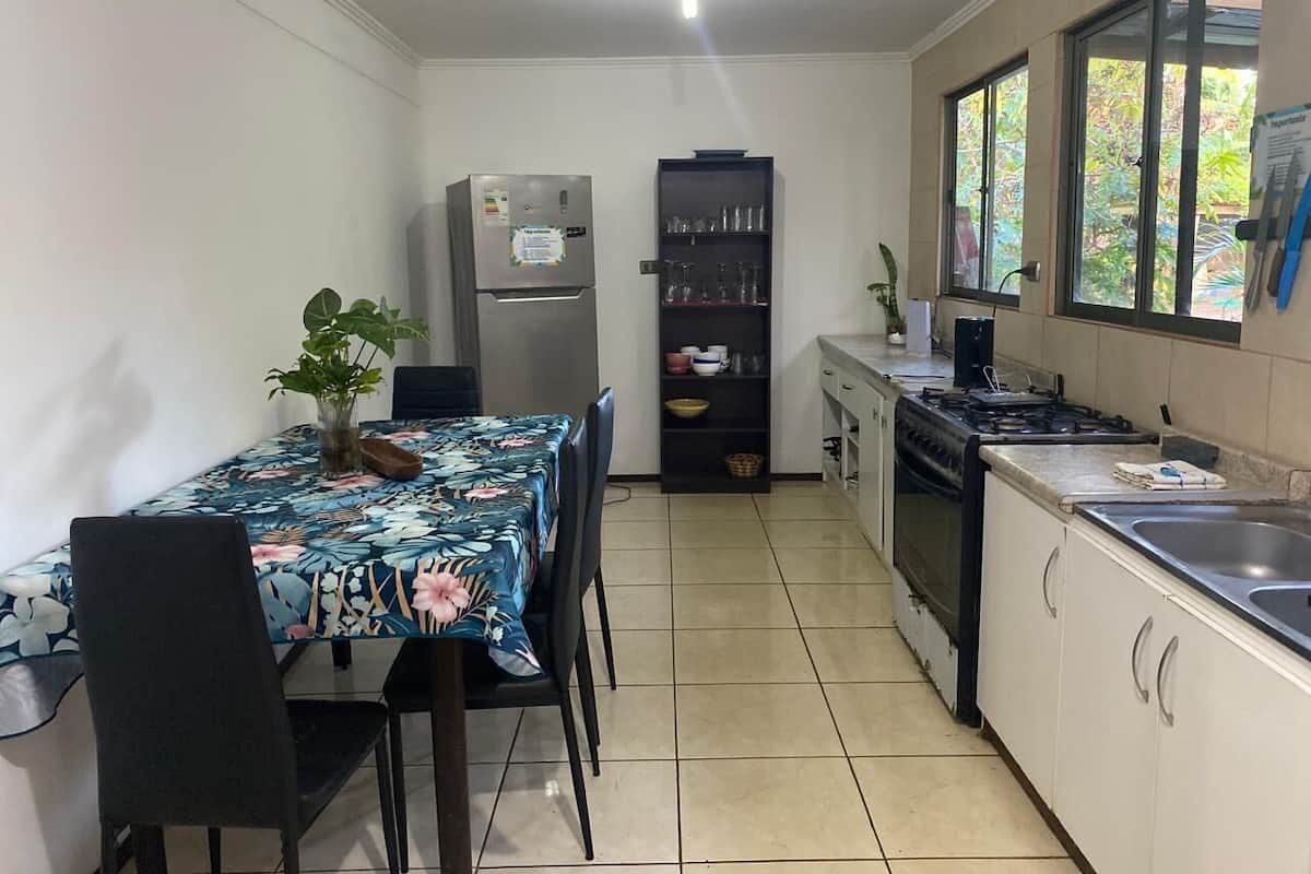 Fridge, oven, stovetop, cookware/dishes/utensils