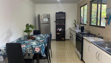 Fridge, oven, stovetop, cookware/dishes/utensils